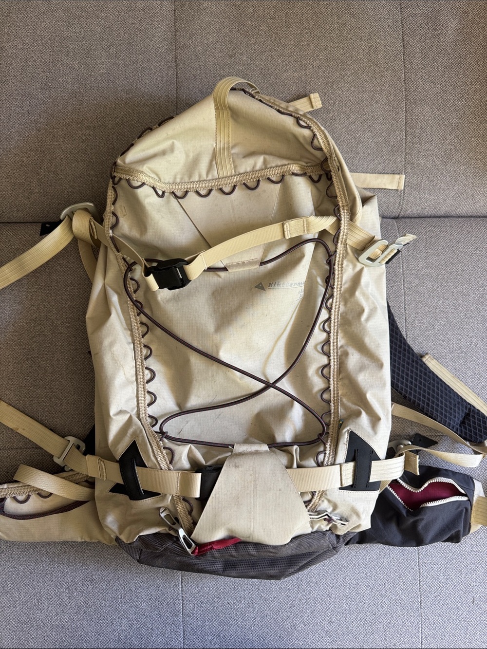 Klattermusen Men's Hiking Backpack Cilver Creme 30 L Structured Skiing Outdoor